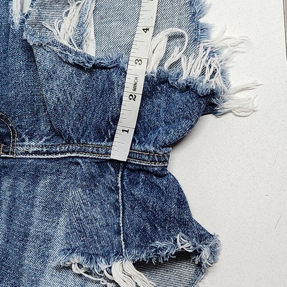 American Eagle Tomgirl distressed denim shorts 8 - Picture 16 of 16